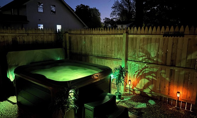 Woodland Beach House | Cozy Romantic Beachy Bungalow with Relaxing Hot Tub-3 min walk to Lake Erie