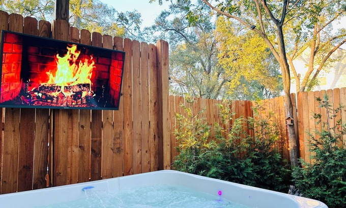 Hadley - Washington House | Cozy, Romantic getaway. Modern mountain lodge feel in the heart of Nashville.