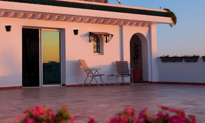 Cite El Habib Apartment | Cozy Rooftop Studio w/Amazing City Skyline Views Central to Downtown & Airport