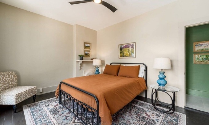 Somerset House | Cozy Room in Downtown Somerset with Spa Amenities