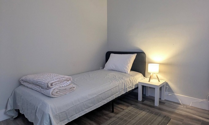 Halifax House | Cozy Room in Halifax
