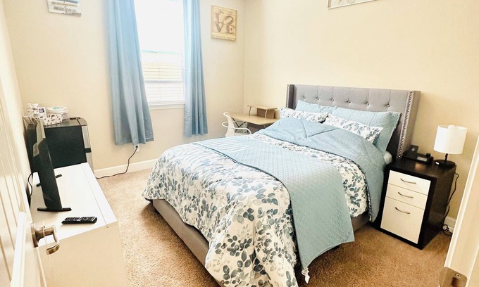 Roseville House | Cozy Room with Breakfast in Serene and beautiful Shared Homen