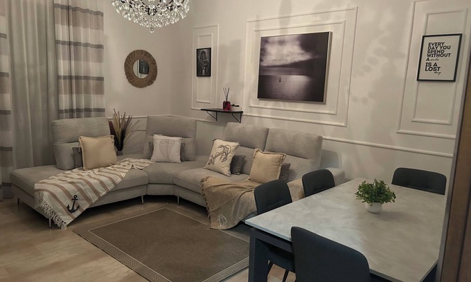 Centro Storico Apartment | Cozy Room with luxurious living room/staff available 24/7