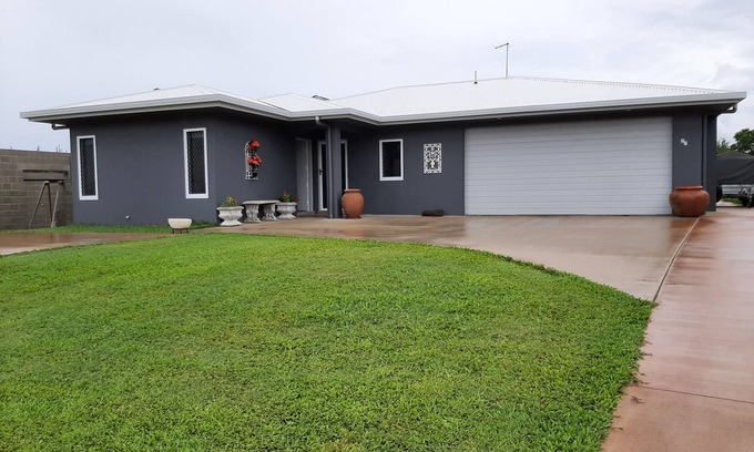 Atherton House | Cozy Room with Separate Entrance and Ensuit Bathroom