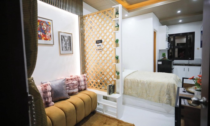 Naga Apartment | Cozy Room with WiFi & Netflix Heart of Enchanting Naga City