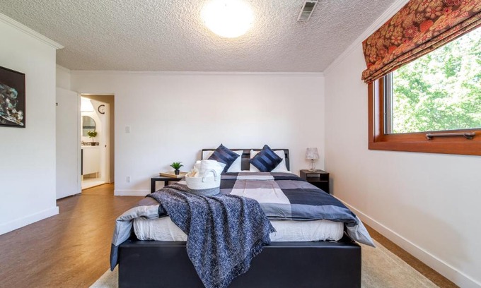 Southwest Edmonton House | Cozy Rooms near UofA