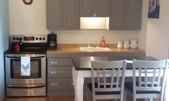 Palmerston House | Cozy Rural 2 Bedroom Loft Guesthouse!