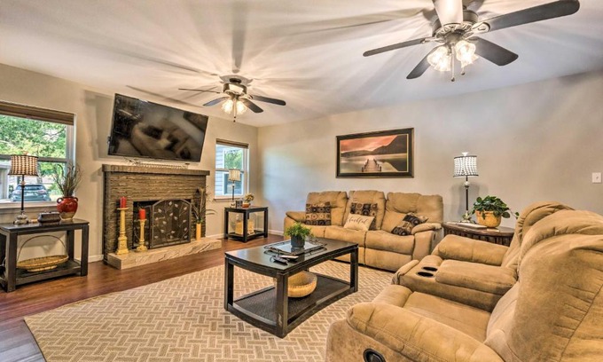 Russellville House | Cozy Russellville Home Walk to West Main Street!