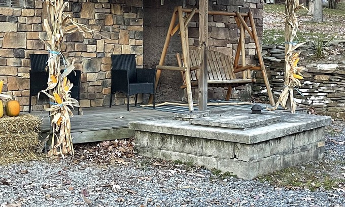 Meyersdale Cabin | Cozy Rustic Cabin in the county!