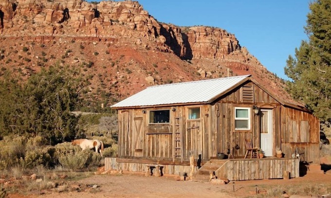 Cane Beds Cabin | Cozy Rustic Cabin on 400 Acres Zion & Bryce PRIVATE CANYON