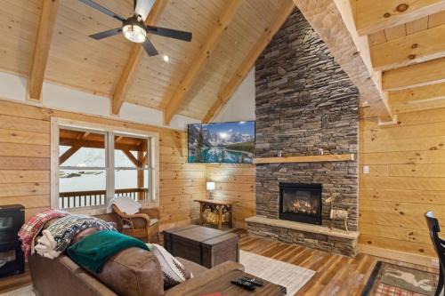 Sugar Mountain House | Cozy Rustic Cabin