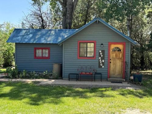 Pecos House | Cozy Rustic Cabin with Riverside Patio on the Pecos River – Pecos, New Mexico