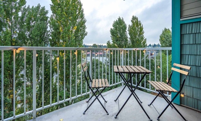 Abbotsford Apartment | Cozy Rustic Haven near Downtown Abbotsford