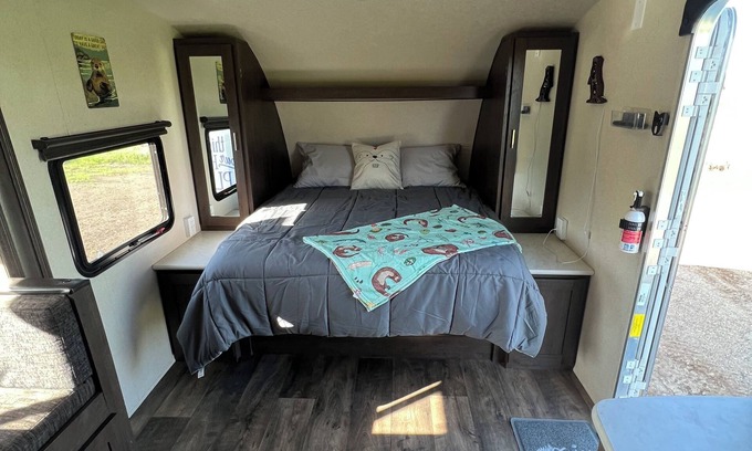 Big Stone City House | Cozy RV at Tranquility Bay with AC