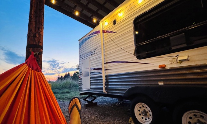 Custer House | Cozy RV Camping close to the border & Birch Bay on our farm under starlit skies!