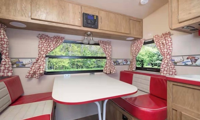 Redlick House | Cozy RV in Terrific Texarkana with WiFi, AC