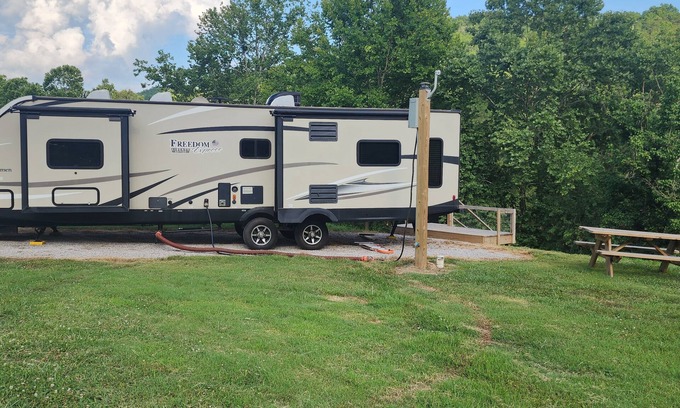 Smith House | Cozy RV on Clinch River with AC, WiFi, Fire pit