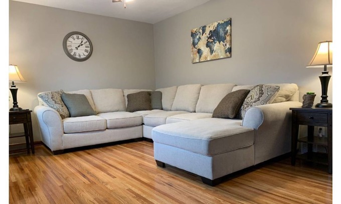 Jefferson City House | Cozy's Bungalow 2