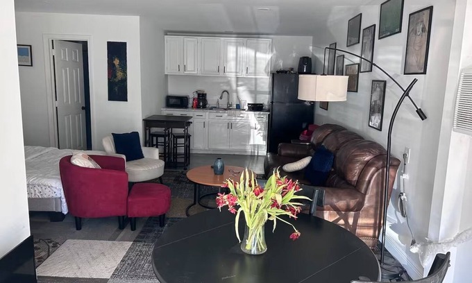 Broadmoor Apartment | Cozy, safe, centrally located studio