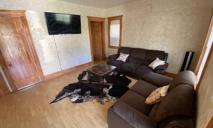Sunset Park House | Cozy Santa Monica 2BD House with drive way.