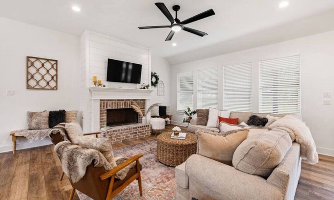 New Ulm House | Cozy, sassy & fun! NEW modern farmhouse!