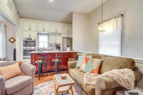 Thomas Square Apartment | Cozy Savannah Vacation Rental with Fenced Courtyard!
