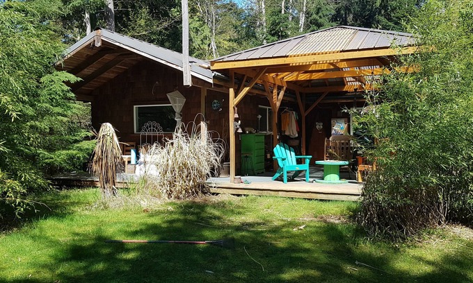 Savary Island Cabin | Cozy Savary Island Cabin (whole cabin)