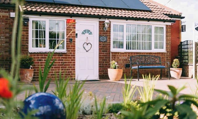 East Dereham Apartment | Cozy Scarning Apartment for Two