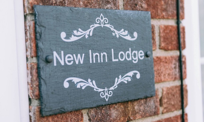 East Dereham Apartment | Cozy Scarning Apartment for Three