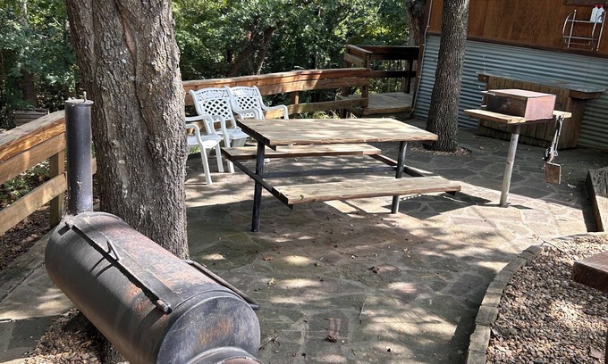 Pottsboro Cabin | Cozy Screened Porch 2-Bdrm Cabin-Lake Access, Near Mill Creek Marina Boat Ramp.