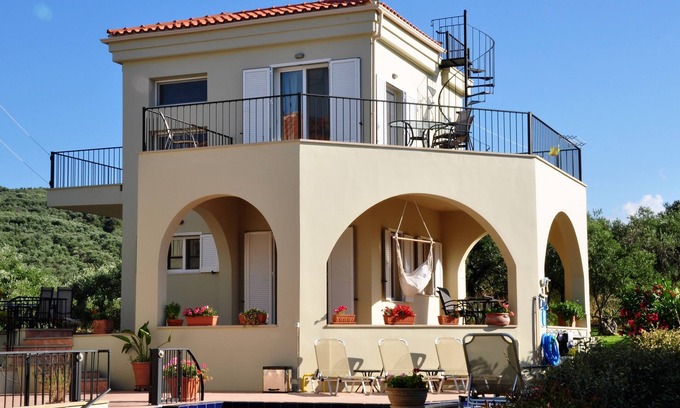 Kissamos House | Cozy Seacoast Villa on Estate in Crete’s Western Olive Region. Avail. Yr. Round