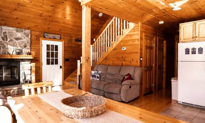 Bodines Cabin | Cozy Secluded 3 BR Log Cabin with Hot Tub and Wood Burning Fireplace!