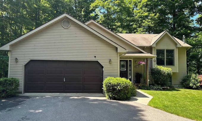 Traverse City House | Cozy, secluded and centrally located close to TC and Glen Arbor