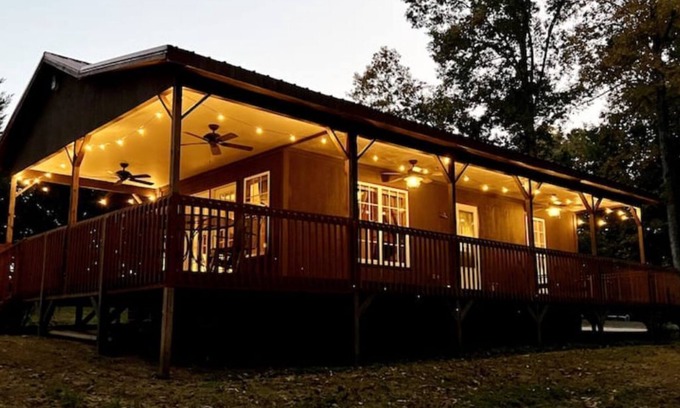 Mocksville Cabin | Cozy Secluded Cabin on 50 Acre Horse Ranch