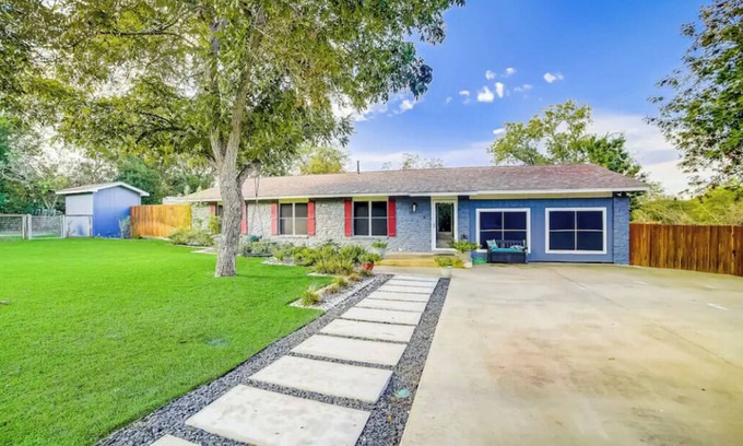 North San Antonio - SAT House | Cozy Secluded Home away from Home minutes away from airport/major attractions