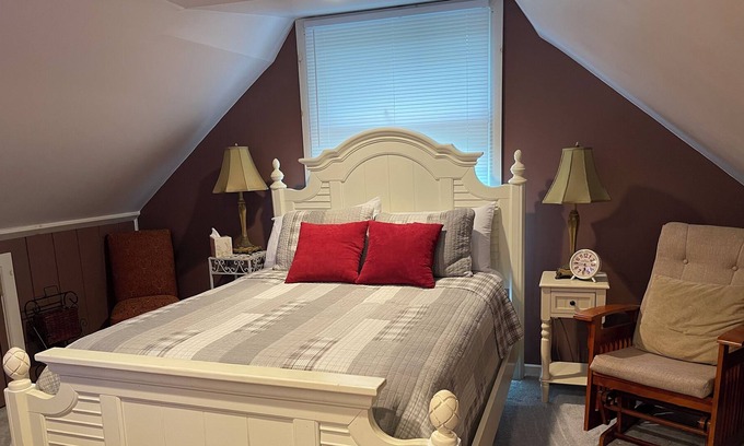 Cuddebackville House | Cozy secluded mountain top escape