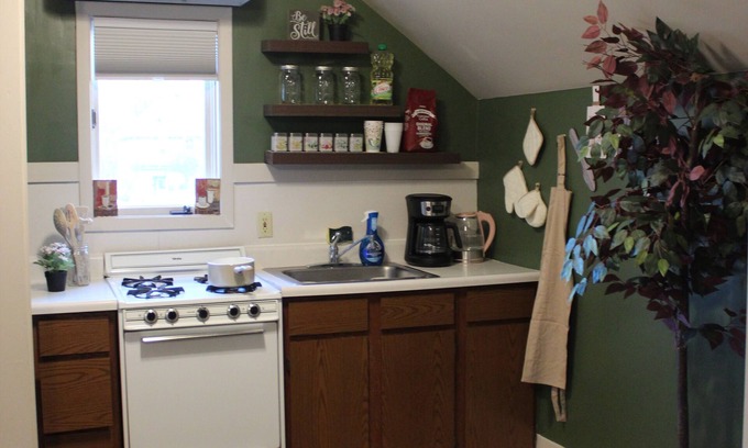 Mankato Apartment | Cozy Second-Floor Stylish & Comfortable Stay