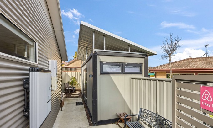 Giralang Apartment | Cozy, self-contained container unit