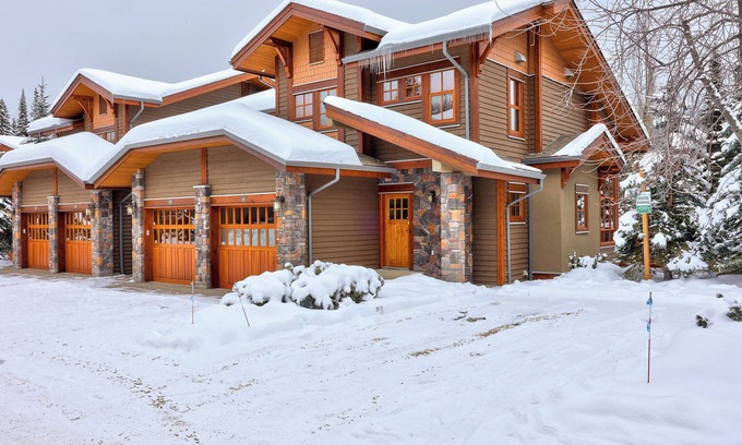 Sun Peaks House | Cozy ski-in ski out at Sun Peaks