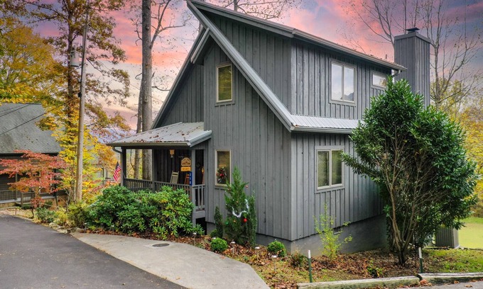 Townsend House | Cozy Smoky Mountain view and golf escape near Cades Cove