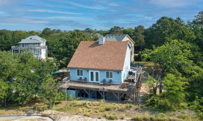 Tuckahoe House | Cozy soundside Duck home w/community pool and tennis!