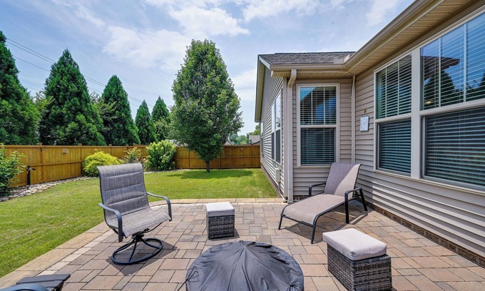 Greenville House | Cozy South Carolina Retreat w/Patio & Fireplace!