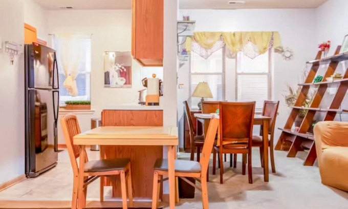 South Shore Condo | Cozy Southshore Condo