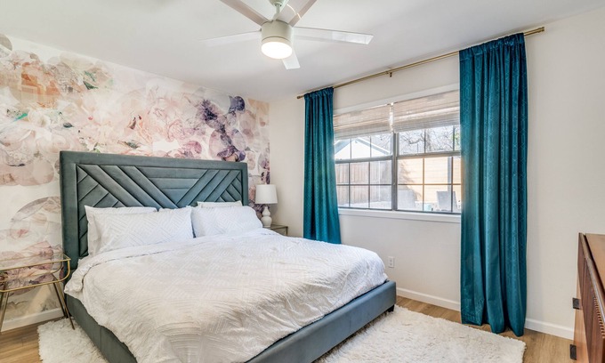 Elmo House | Cozy Spa-like cottage with lake views and pool just outside of the city!