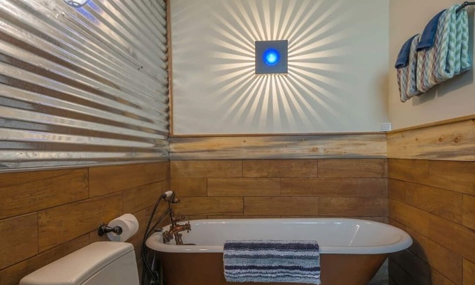 Richmond Apartment | Cozy Spa Sanctuary-Steps to Restaurants and Shopping
