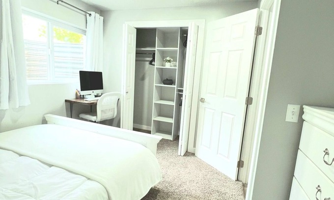 West Jordan House | Cozy Space - Bookings from one night onwards