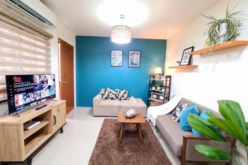 Pallocan Apartment | Cozy Space Near SM with Netflix and Fiber WiFi