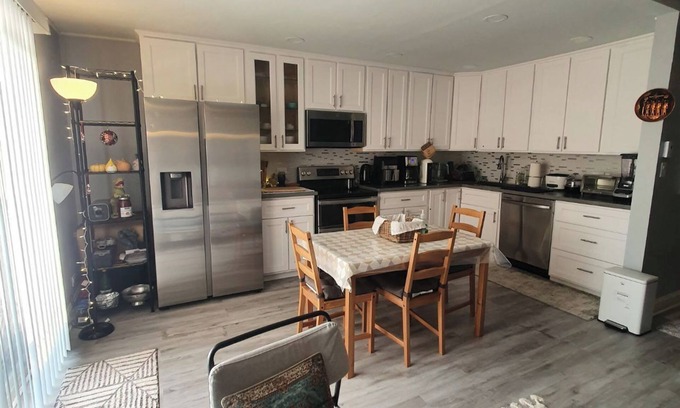 Forest Park Condo | Cozy spacious 1-bedroom condo in enjoyable Forest Park with fitness room, WiFi