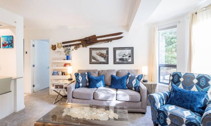 Upper Village Apartment | Cozy & Spacious 1BR:Sleeps 4,Pool, Hottub, Sauna, Walk to Shops, Restaurants & Trails!