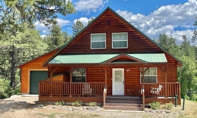 San Juan River Village House | Cozy, Spacious, Cabin with Sauna. Tesla Charger. AC. Close to Hot Springs and Wolf Creek Ski Area.